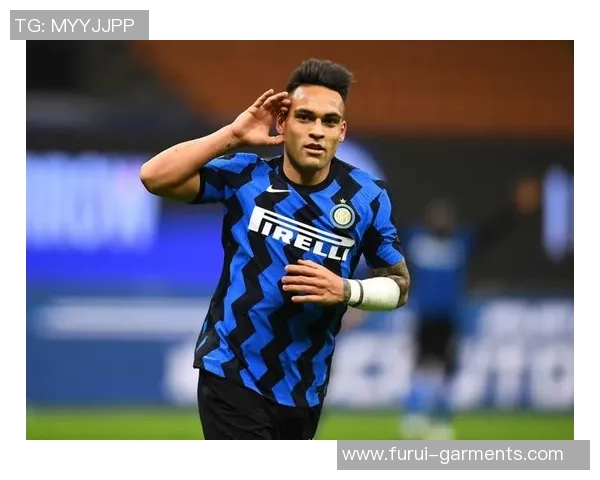 马丁内斯的传奇旅程：从青涩少年到足球巨星的蜕变与奋斗